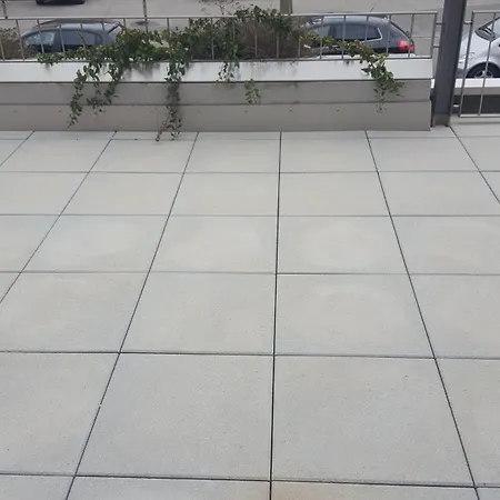 A Partager Avec Couchage Sur Un Grand Matelas Au Sol