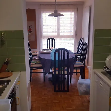 A Partager Avec Couchage Sur Un Grand Matelas Au Sol *