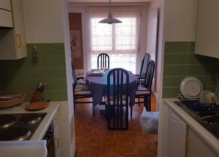 A Partager Avec Couchage Sur Un Grand Matelas Au Sol *